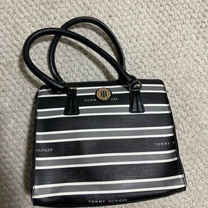 Very old Tommy Hilfiger bag :) I got it in 2018 still very good condition